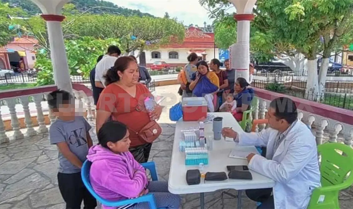 Habitantes realizan sus actividades en paz
