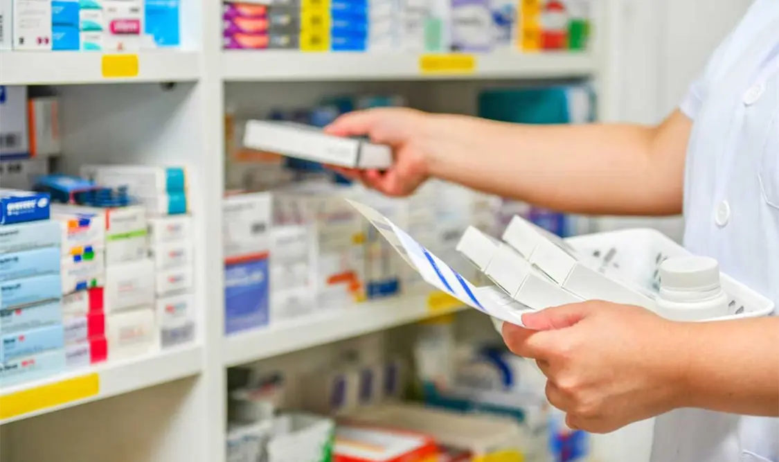 Propone farmacia con todas las medicinas del mundo
