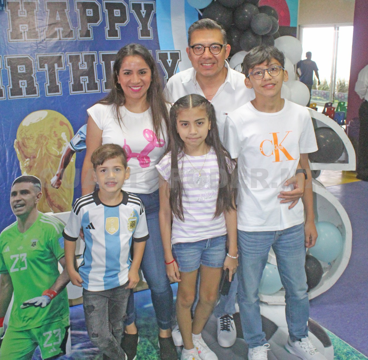 Fiesta futbolera para Sergio Emiliano