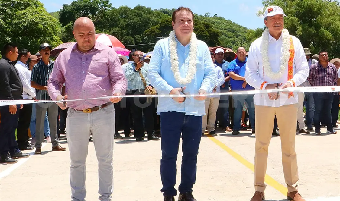 El gobernador puso en marcha la construcción de estas obras, las cuales serán benéficas para la población villaflorense. CP