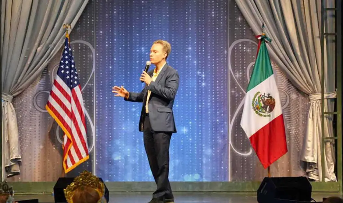 Manuel Velasco se reúne con mexicanos en Los Ángeles