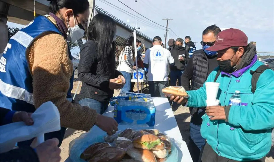 Revelan que INM da comida insalubre a migrantes detenidos