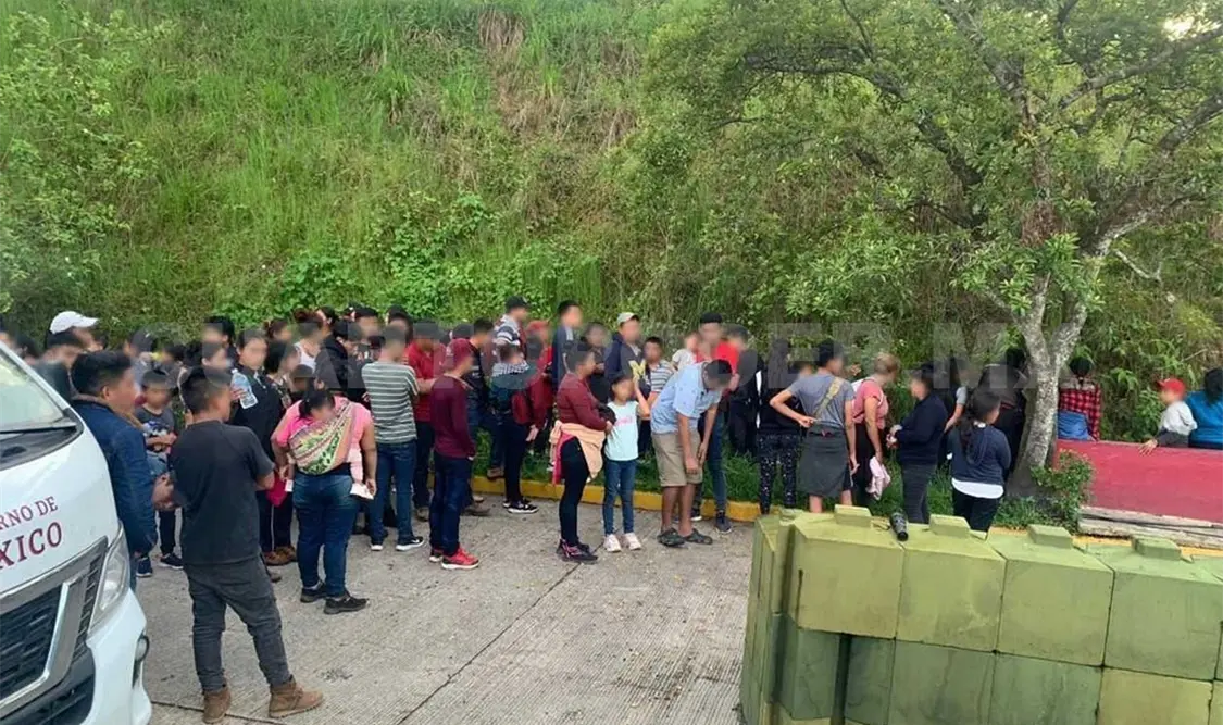 INM rescata a 126 migrantes en un autobús de turismo