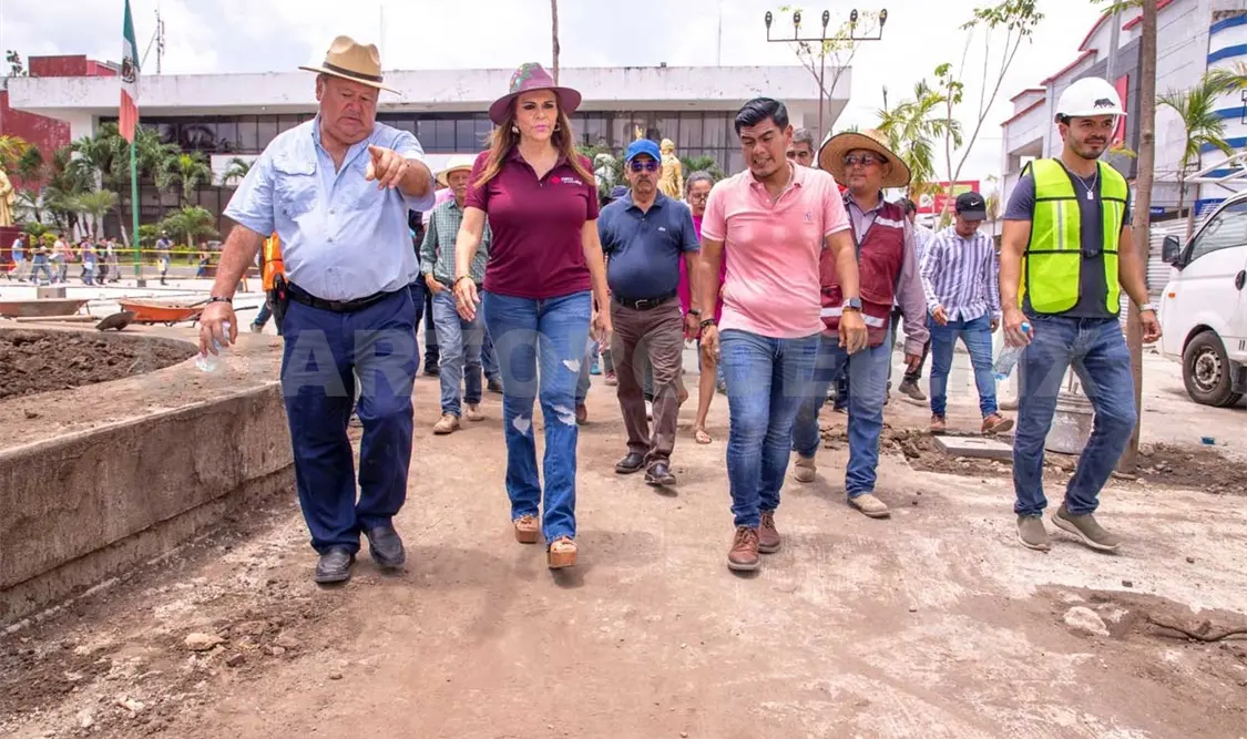 Rosy Urbina supervisa avance del Parque Central