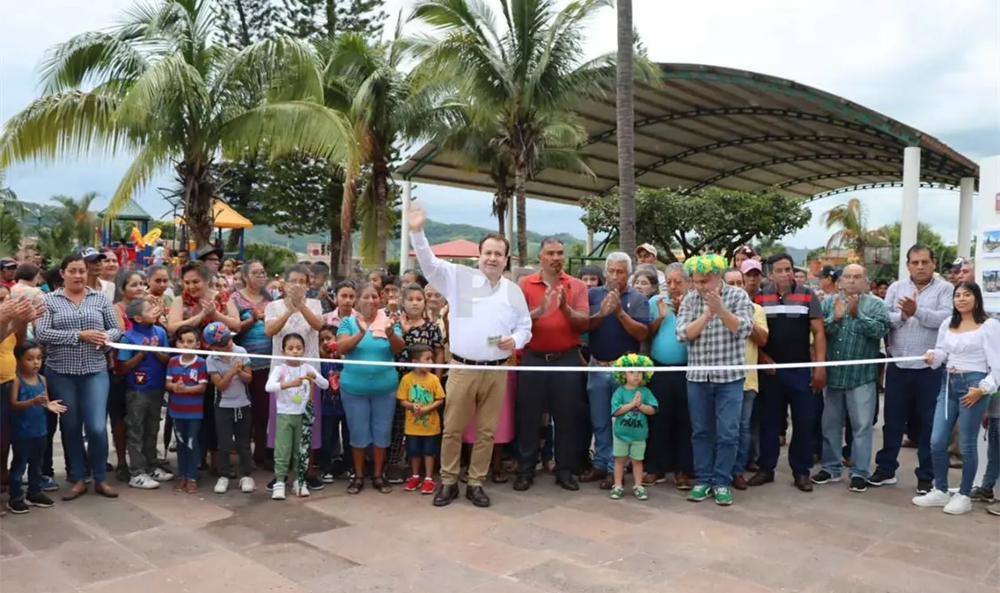 Mariano Rosales entrega parque en Benito Juárez