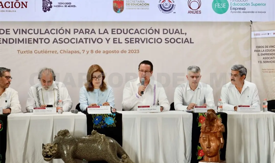Universidades deben vincularse con los sectores productivos