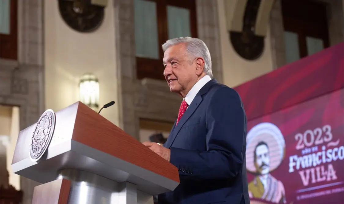 Califica AMLO de “exagerado” el embate contra libros