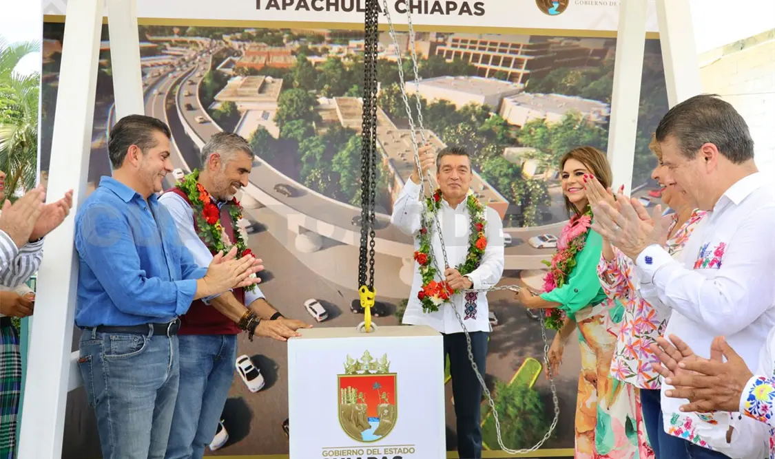 Colocan primera piedra del paso a desnivel San Juan