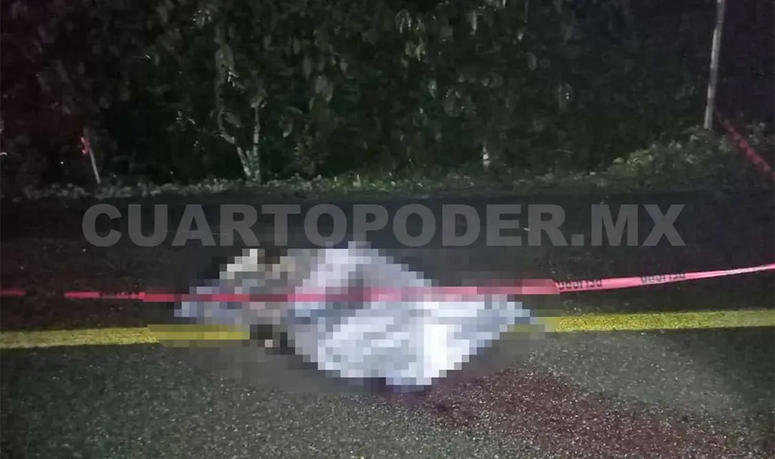 Fallece motociclista al chocar contra un caballo