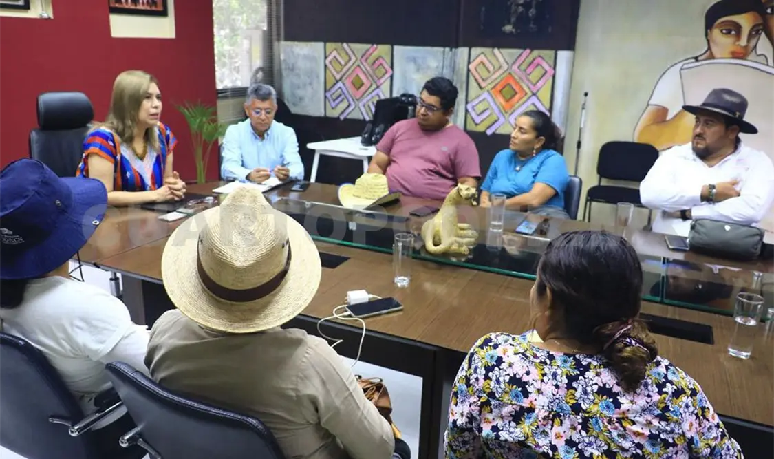 Se reúne secretaria de Educación con docentes del Cobach