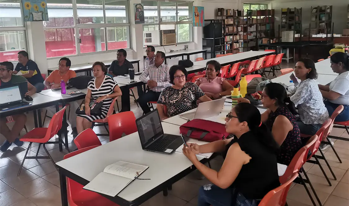 Capacitan a docentes de Villa Comaltitlán