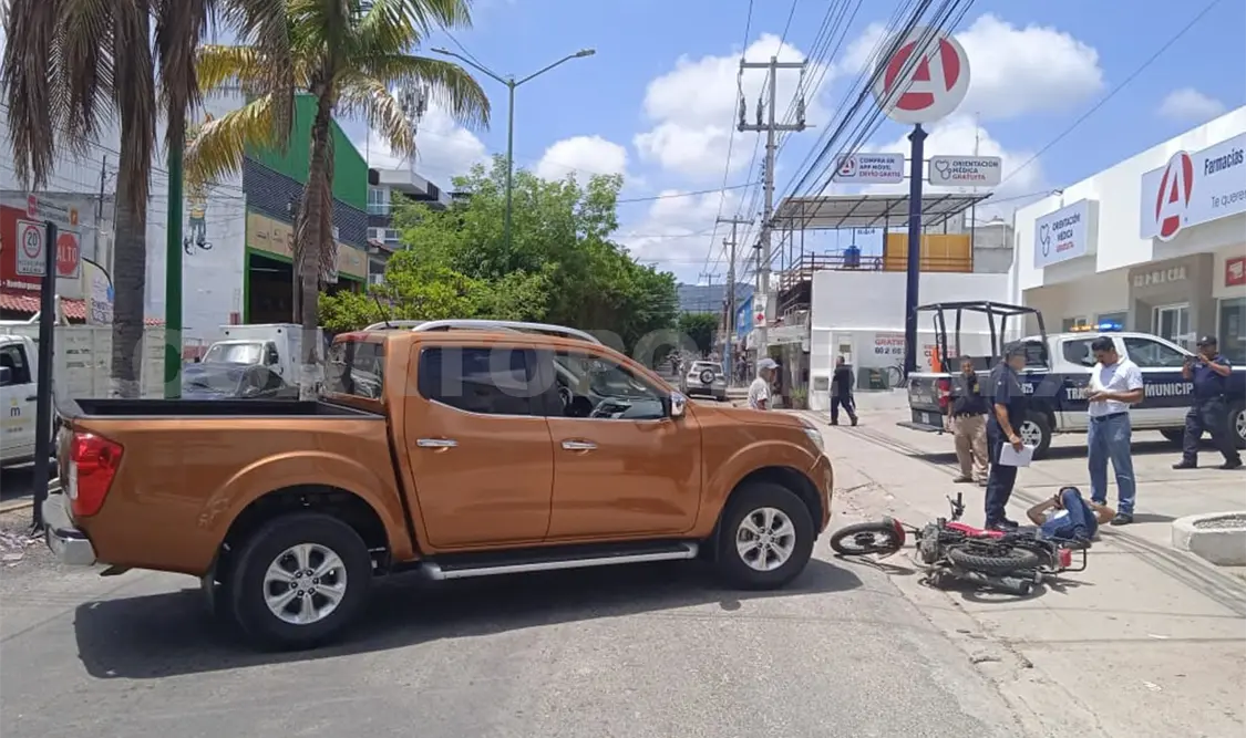 Impactan a motociclista en corte de circulación