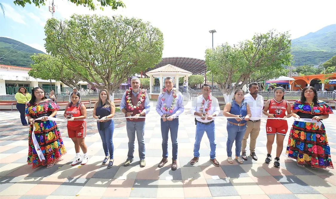 Inaugura REC parque central en Chicoasén