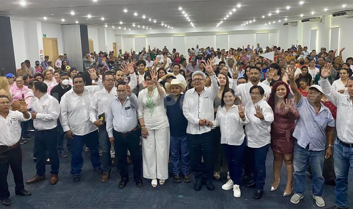Recibe Plácido Morales a Magdalena Núñez