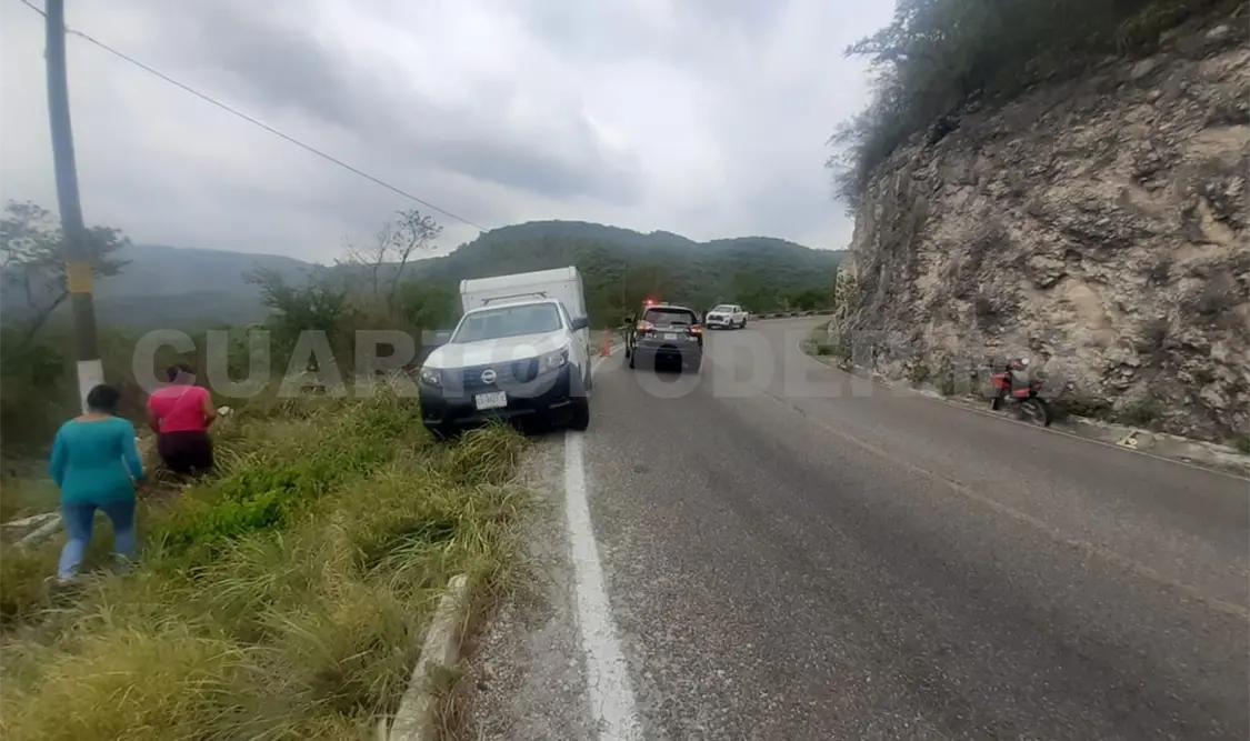 Caen en barranco; uno murió