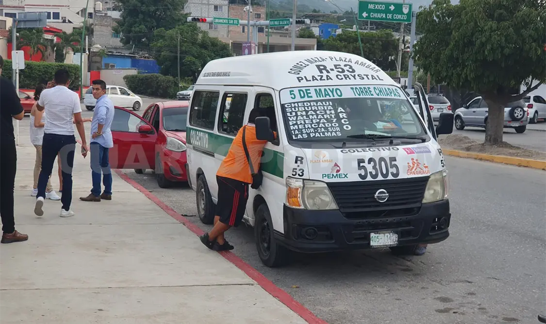 Queda hospitalizado tras presunto “semaforazo”
