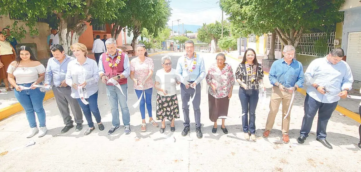 Inaugura Escandón vialidades en Tuxtla