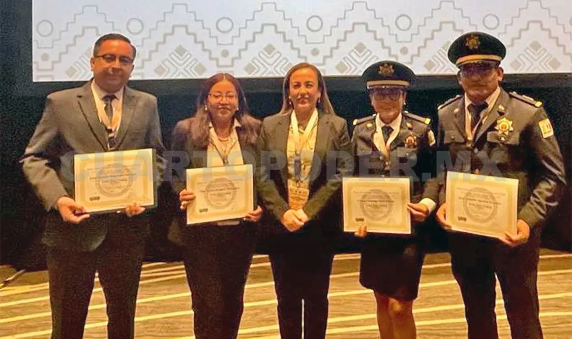 Embajada de EUA entrega certificación a personal