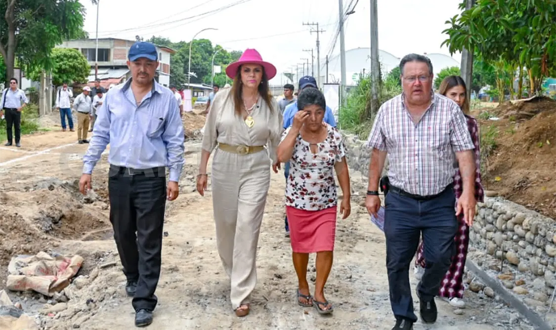 Supervisa Rosy Urbina avance de obra en ejido