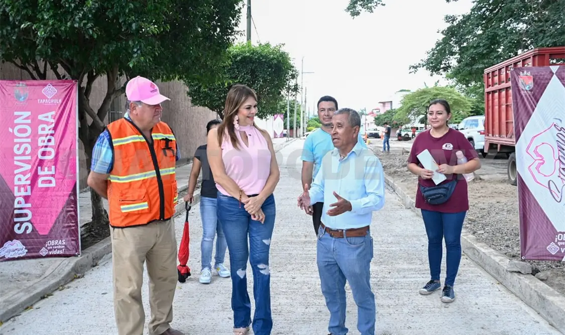 Avanza pavimentación de calle y construcción de parque