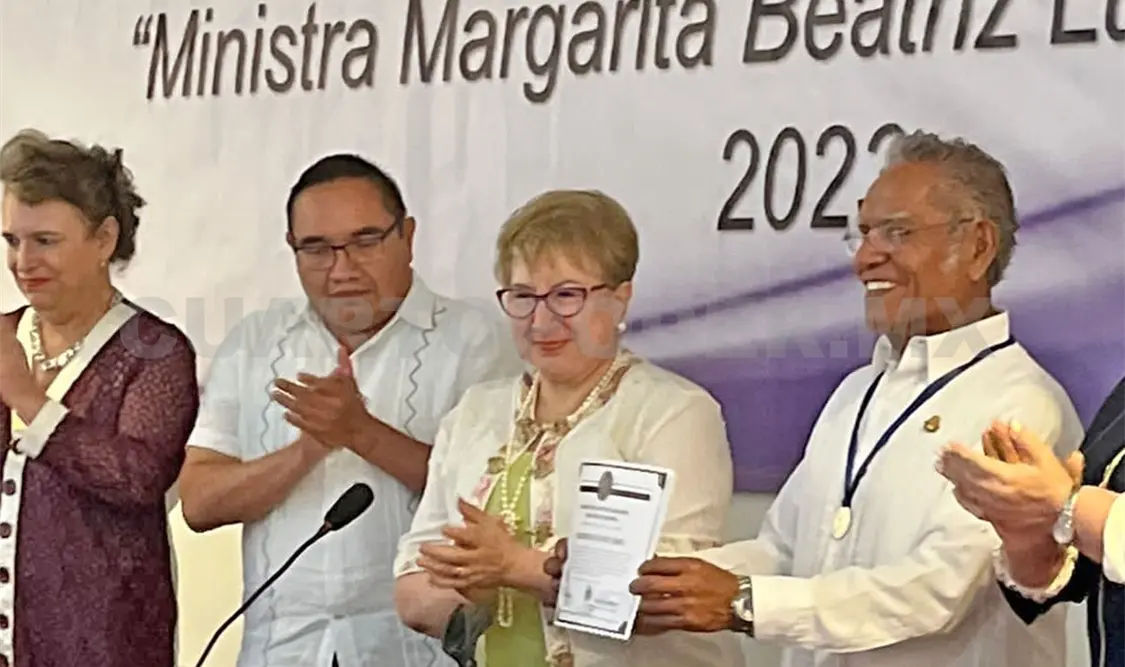 Reconocen trayectoria del magistrado Elías Álvarez