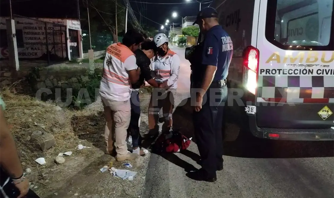 Impactan a motociclista y termina con lesiones