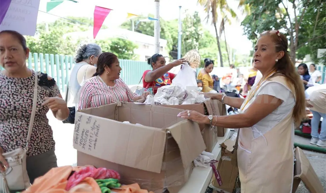 Realiza voluntariado segunda edición del “Bazar con Causa”