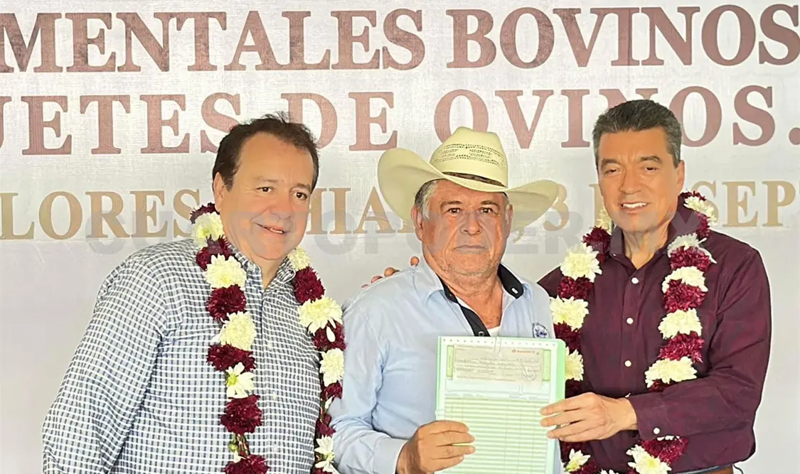 REC y Mariano Rosales entregan apoyos a ganaderos