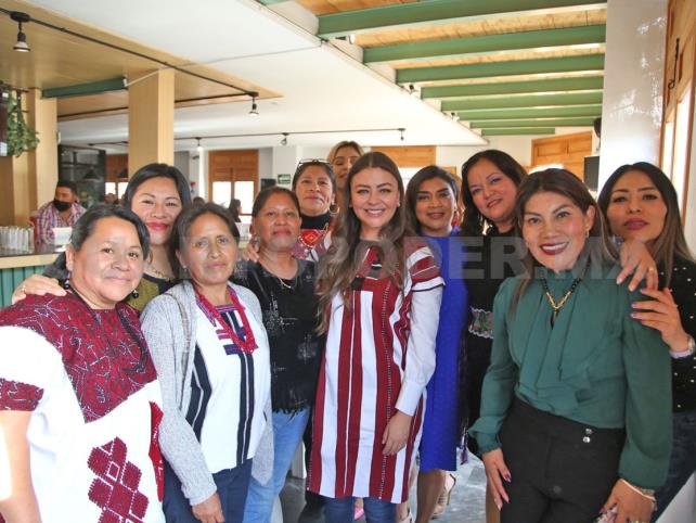 Sasil de León se reúne con mujeres destacadas