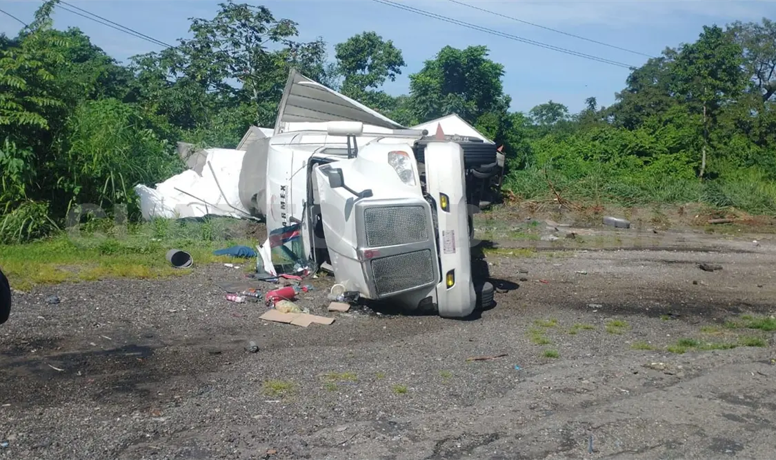 Se accidenta un tráiler en la Curva del Diablo