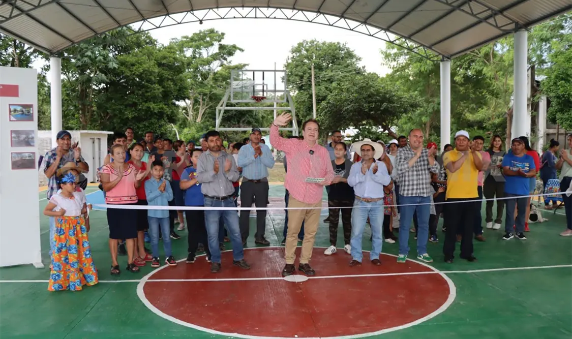 Rosales inaugura centro recreativo en una ranchería