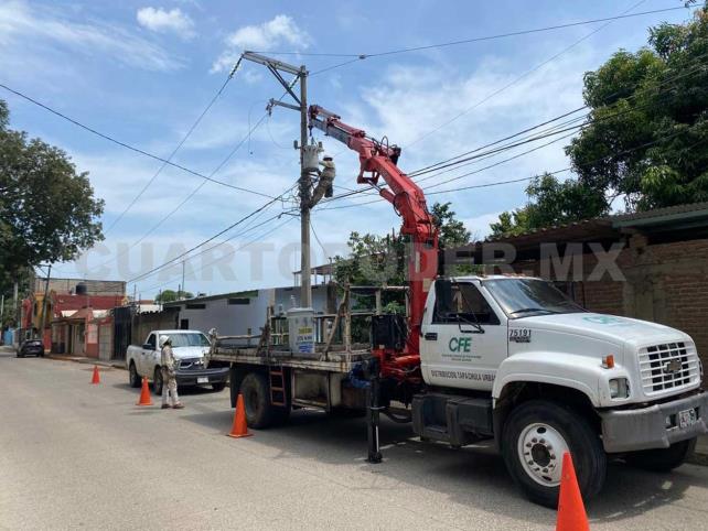 Dan solución a fallos eléctricos en diversas colonias de Tonalá