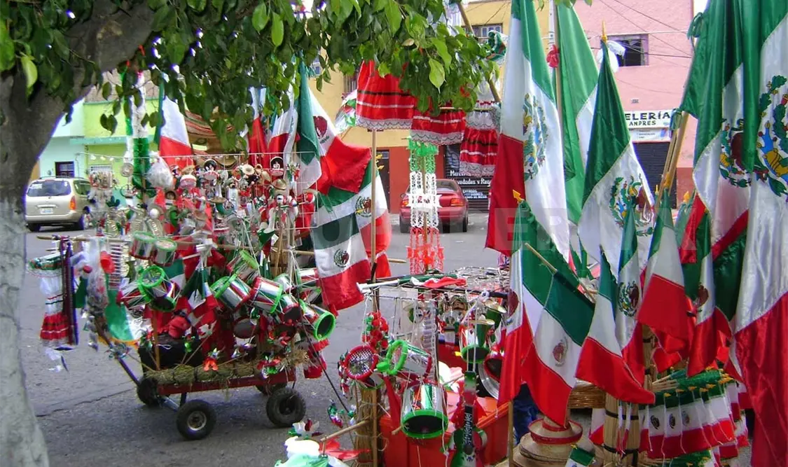 Tan solo las banderas más pequeñas están a 30 pesos. Noel Vázquez / CP