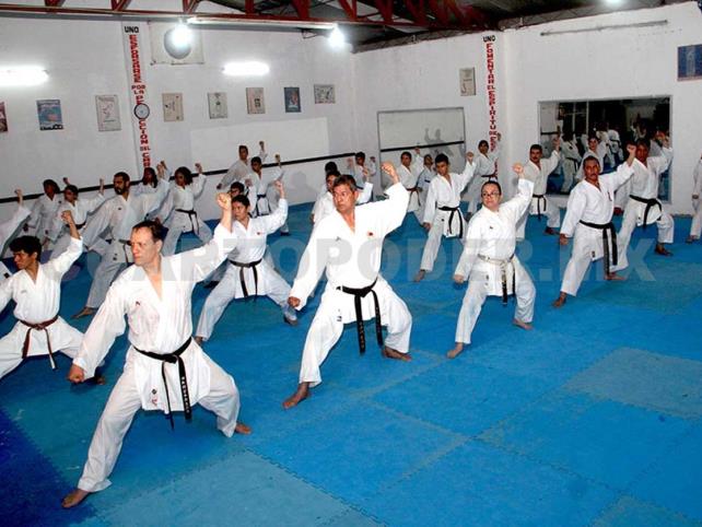 Shotokan aplica examen de cintas negras