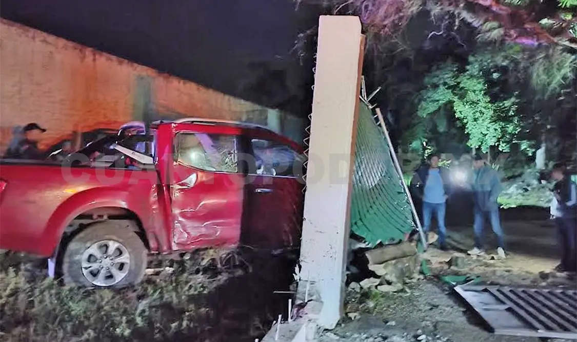 Al parecer fue el exceso de velocidad lo que provocó la salida del camino en la vía hacia Teopisca. Juan Orel / CP