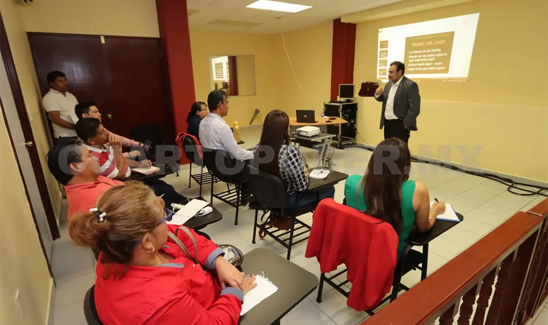 Defensores públicos reciben curso de litigación oral