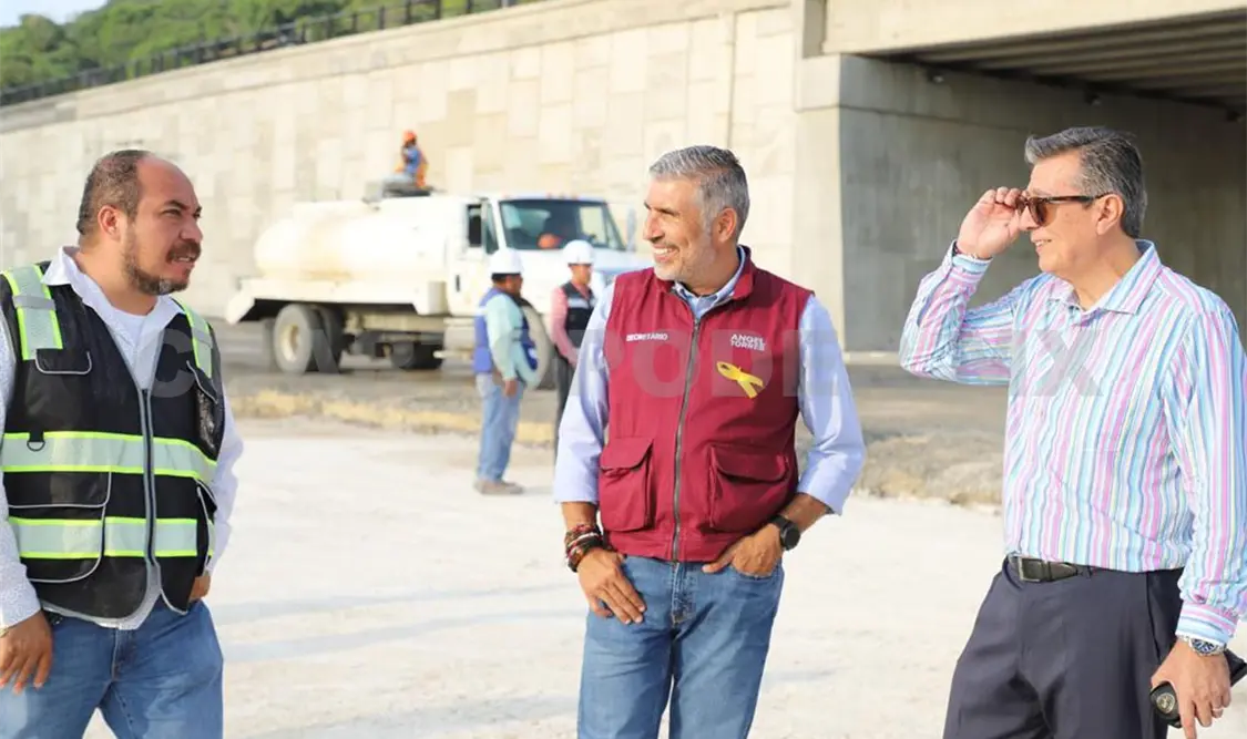Últimos detalles en paso a desnivel: Ángel Torres
