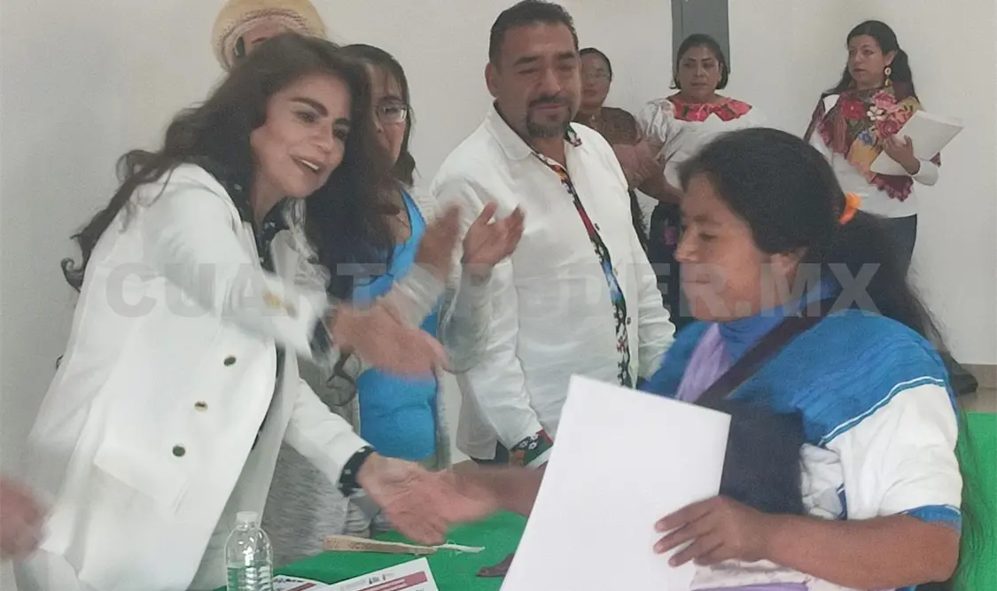 A sus 32 años obtuvo Anita el certificado de primaria