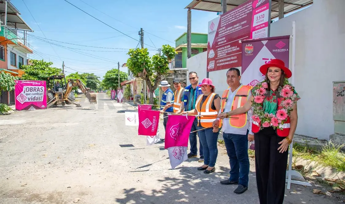 Momento del banderazo de arranque de la obra de infraestructura que impactará directamente en tres mil habitantes. Cortesía