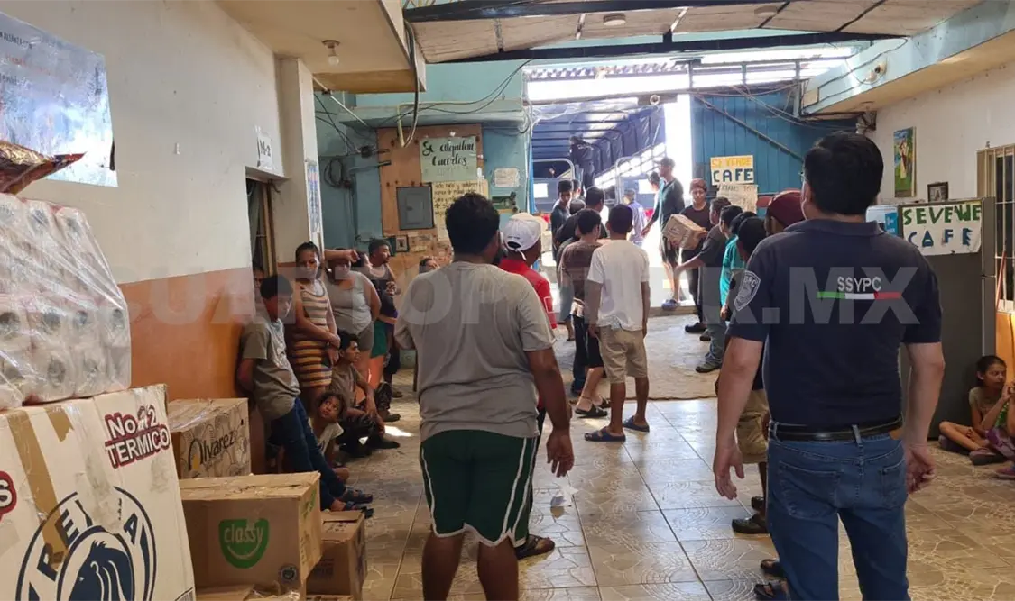 Entregan ayuda humanitaria a población migrante