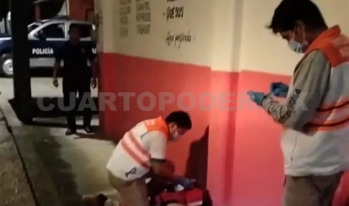 Lo acuchillan por la espalda en una pelea callejera