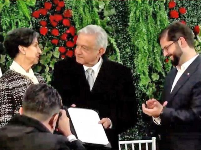 Se compromete Obrador a cuidar democracia