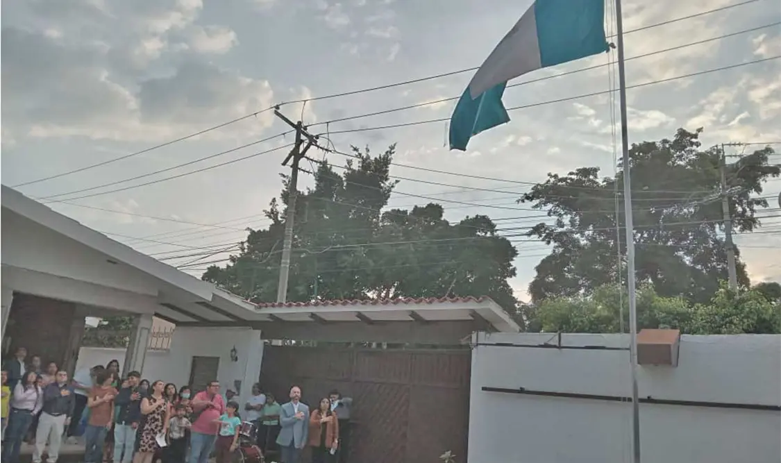 Comunidad guatemalteca conmemorando los 202 años de la Independencia. Cortesía