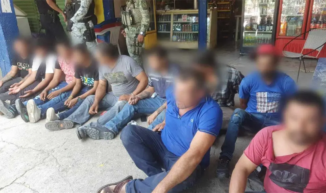 Decomisaron a los implicados varios rifles, cargadores y cientos de cartuchos. Cortesía