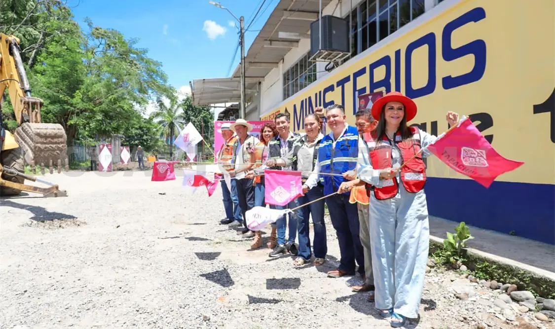 Inicia Urbina construcción de calles en la colonia Campestre