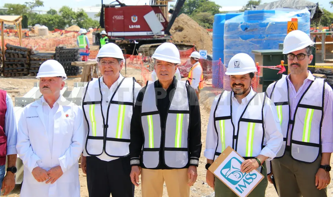 Escandón y Zoé Robledo supervisan obra del HGZ