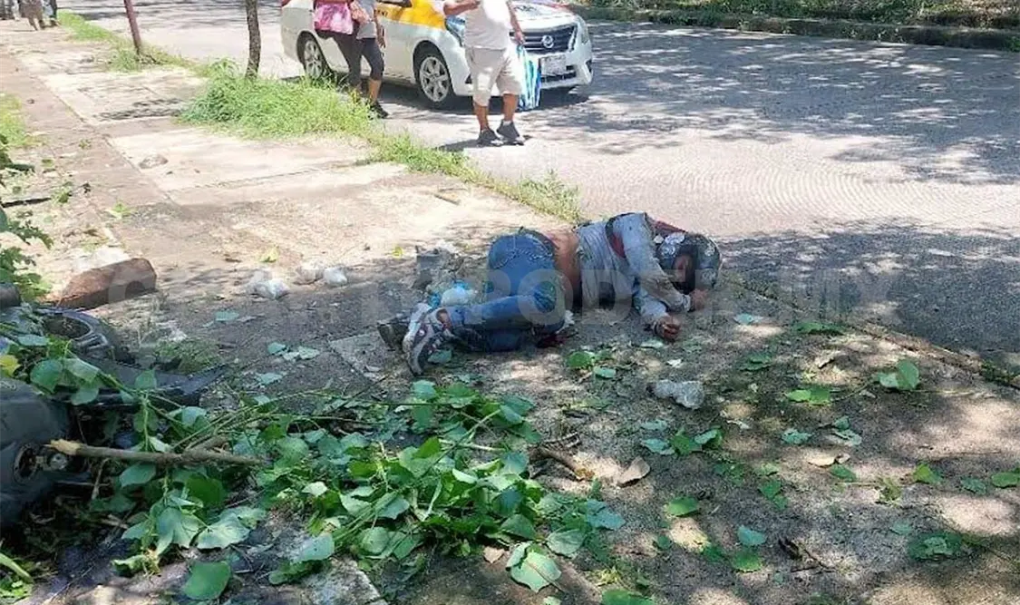 Queda lesionado joven al sufrir accidente