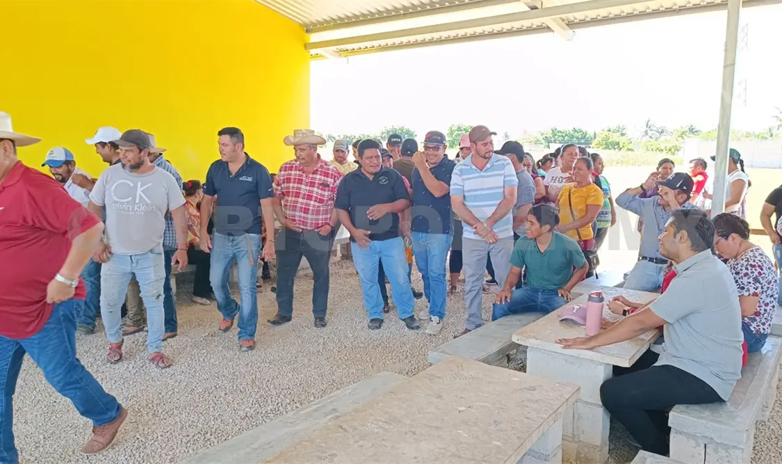 Retienen a supervisor y a cinco maestros