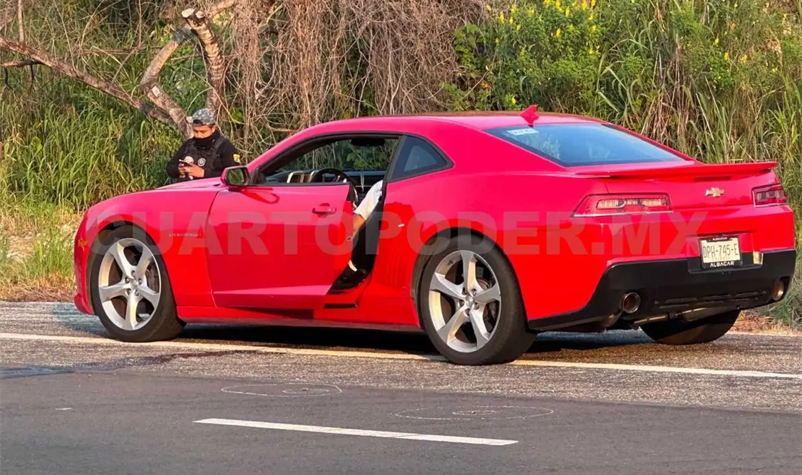 Dentro del Camaro y con la puerta abierta, fue encontrado sin vida un hombre. Osman Toledo / CP
