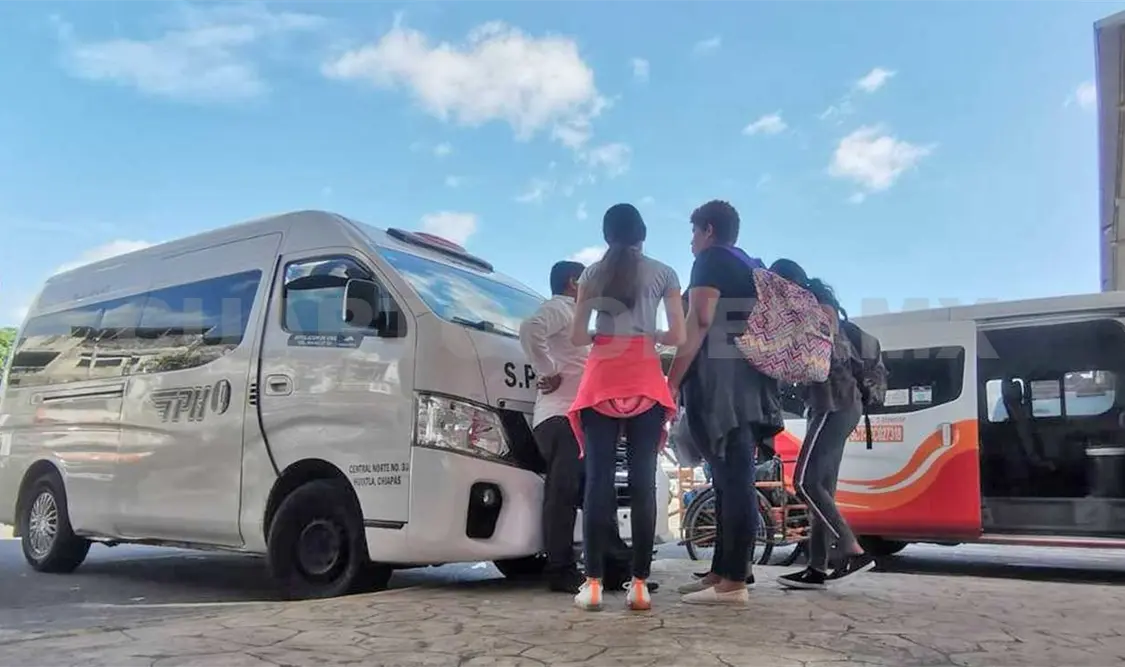 Un grupo de pasajeros dio a conocer las irregularidades del transporte público de la ruta Tonalá-Arriaga, quien transporta a migrantes. Noel Vázquez / CP